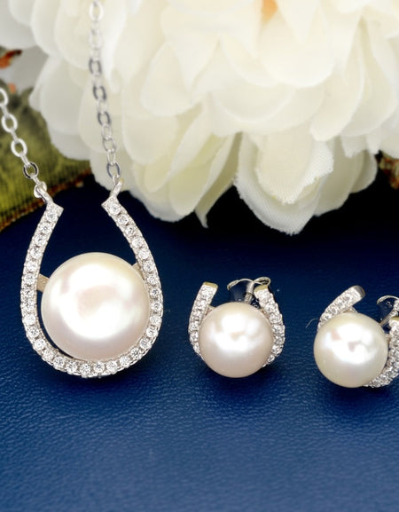 Lucky Horse Shoe Pearl