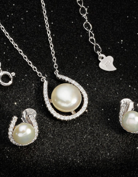 Lucky Horse Shoe Pearl